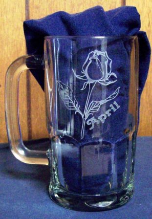 Selling another etched glass beer mug based on the previous one.